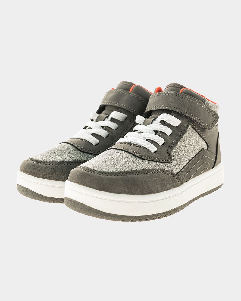 Balance 550 trainers in white and navy